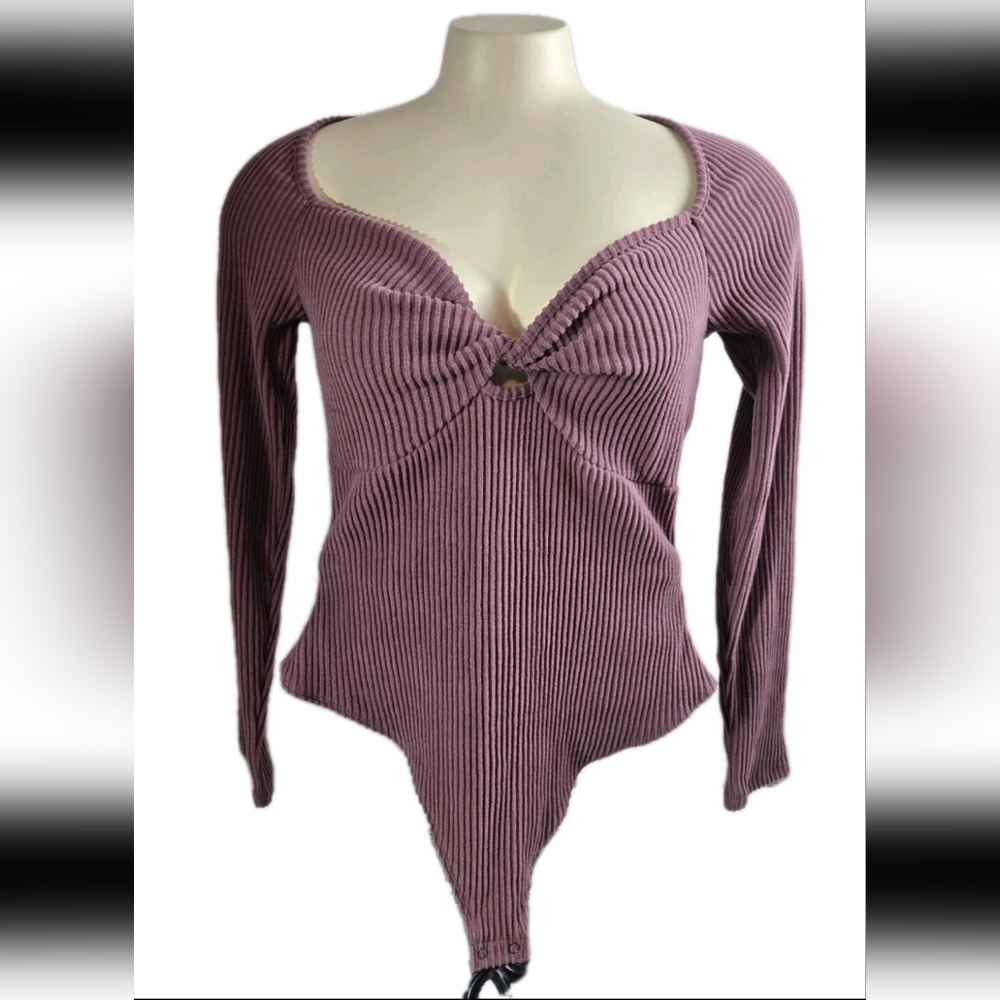 Wild Fable NWT Ribbed Knit Twist Front Long Sleeve Body Suit Burgandy Size M